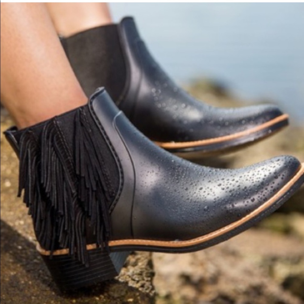 Bernardo Penney Rain Boot With Fringe In Black Size 6 - Picture 1 of 14